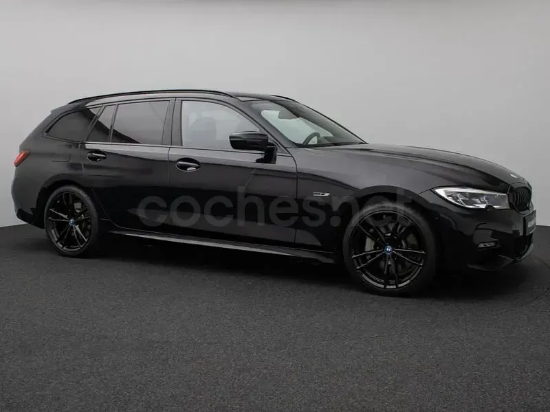 Usado BMW 330e Comfort Edition 292 CV (214 kW) 2022 Negro Familiar