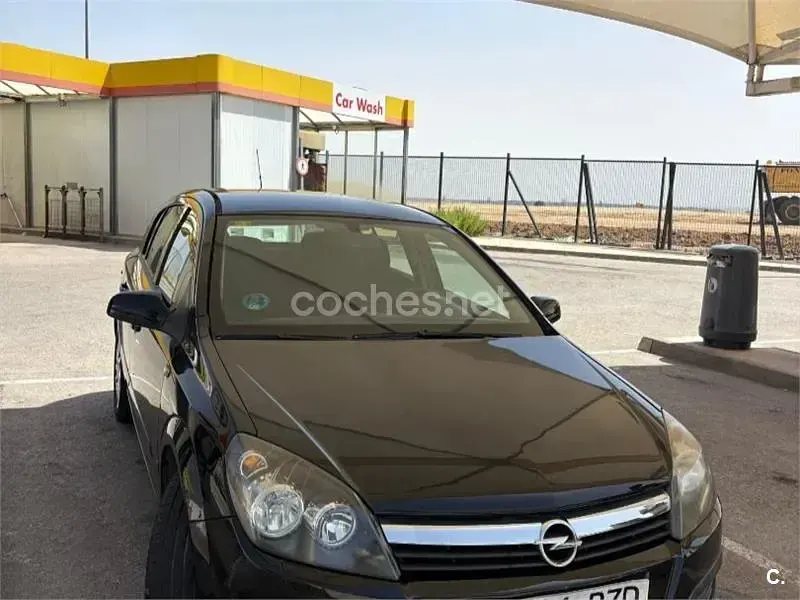 Usado Opel Astra Elegance 105 CV (77 kW) 2006 Negro Familiar