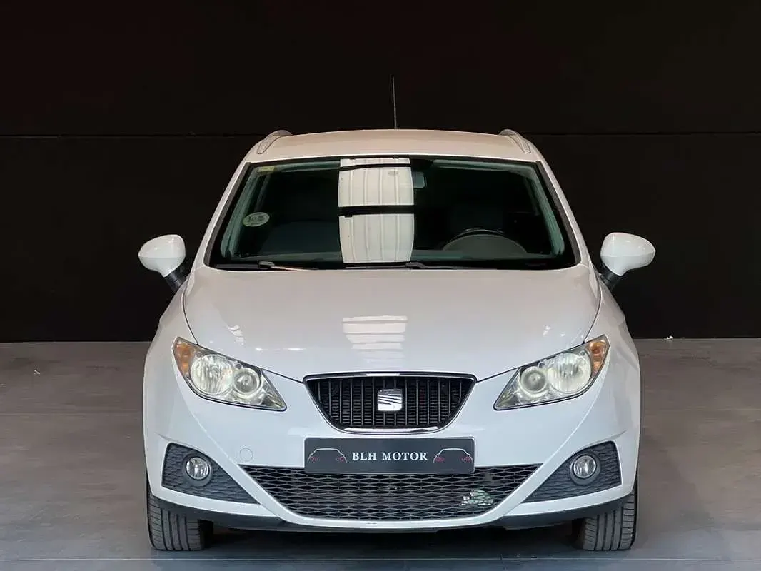 Usado Seat Ibiza Style 90 CV (66 kW) 2010 Blanco Utilitario