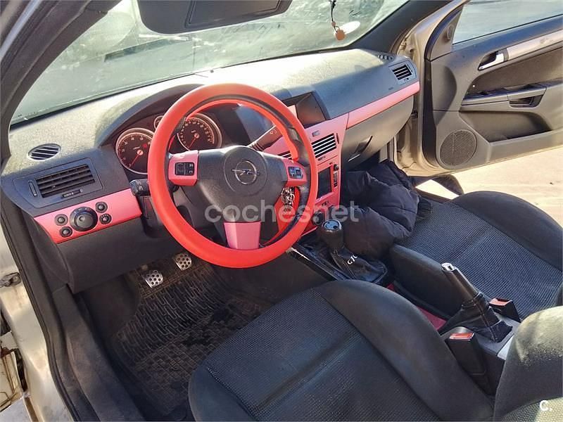 Usado Opel Astra GTC Sport 125 CV (91 kW) 2005 Gris / plata Berlina