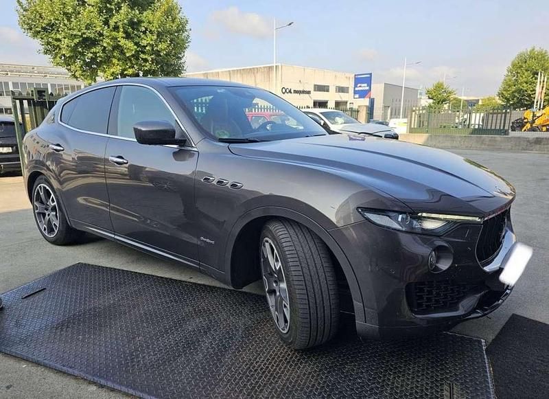 Gris Usado 2019 Maserati Levante SUV | 42.000 € (Precio justo) - Imagen 1/4