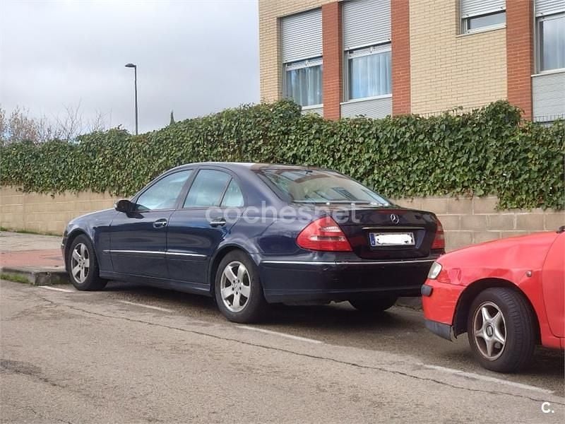 Usado Mercedes E320 Elegance 204 CV (150 kW) 2002 Azul Berlina