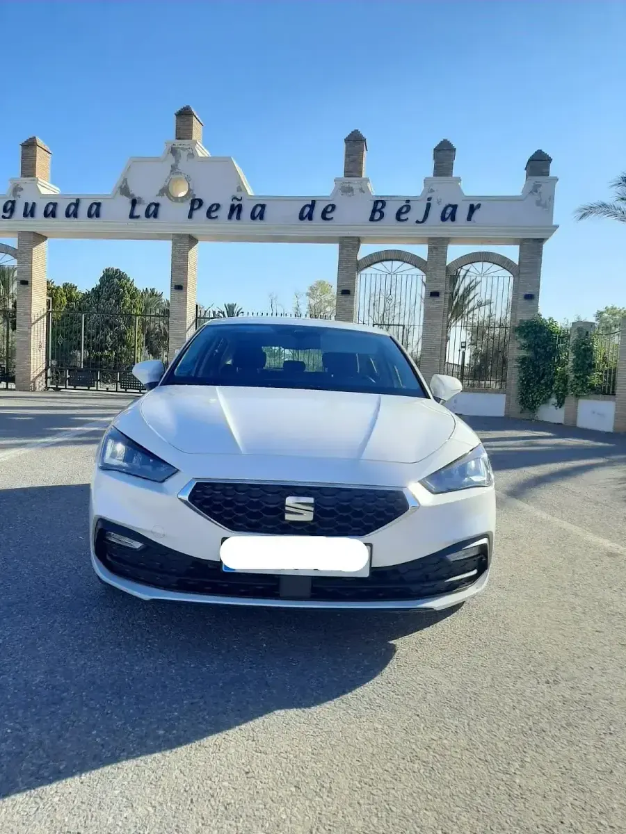 Usado Seat Leon Style 115 CV (84 kW) 2022 Blanco