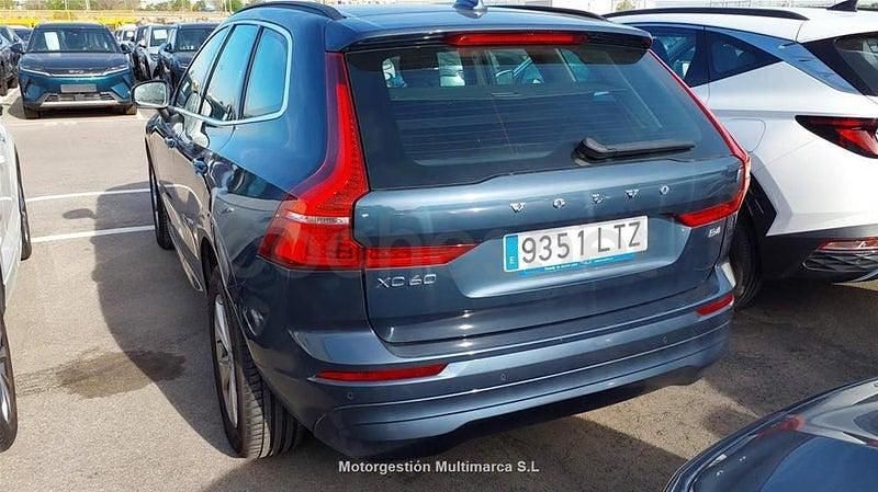 Begagnad Volvo XC60 Momentum 197 HK (144 kW) 2021 Gul SUV