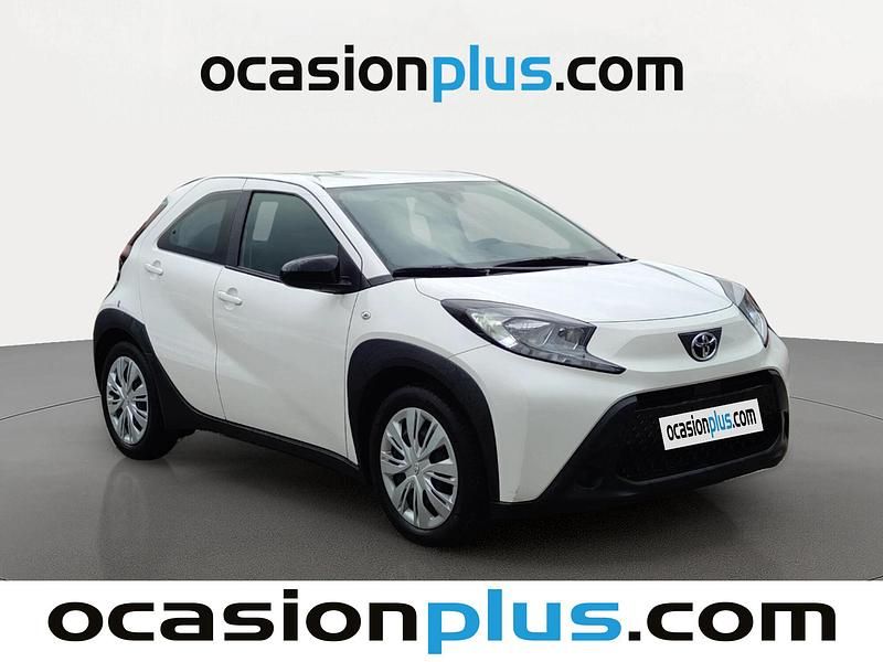 Usado Toyota Aygo X Play 72 CV (52 kW) 2023 Blanco SUV