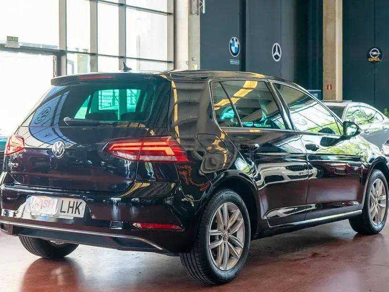 Usado VW Golf VII Advance 150 CV (110 kW) 2020 Negro Berlina