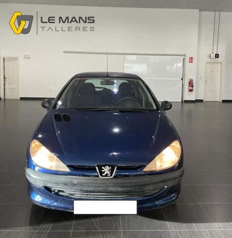 Usado Peugeot 206 75 CV (55 kW) 2002 Azul Utilitario