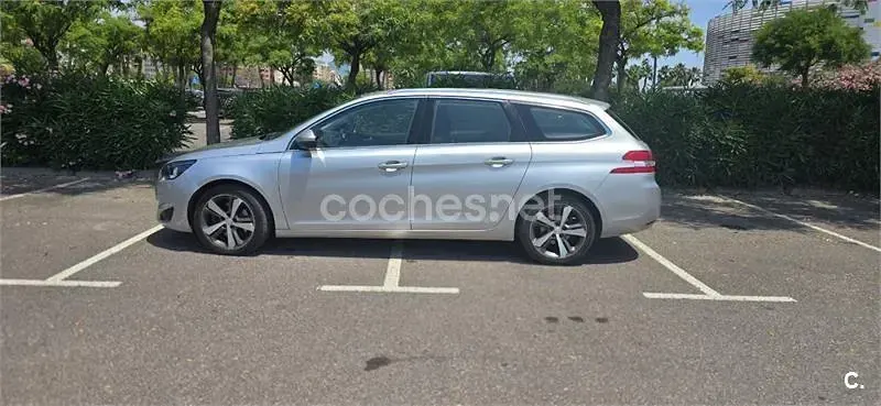 Usado Peugeot 308 SW Allure 150 CV (110 kW) 2016 Gris / plata Familiar