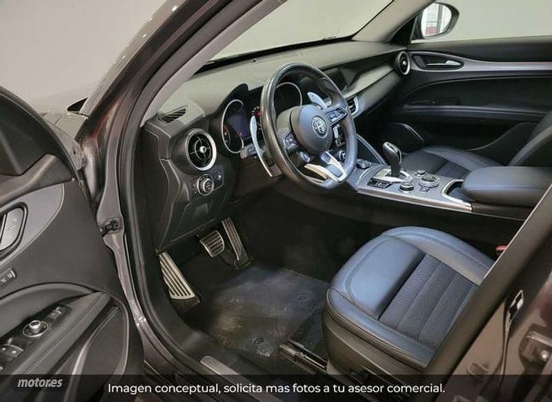 Usado Alfa Romeo Stelvio Sprint 190 CV (139 kW) 2021 Gris SUV