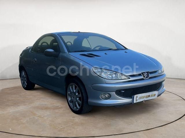 Gris / plata Usado 2003 Peugeot 206 Descapotable | 2990 € (Precio justo) - Imagen 1/4