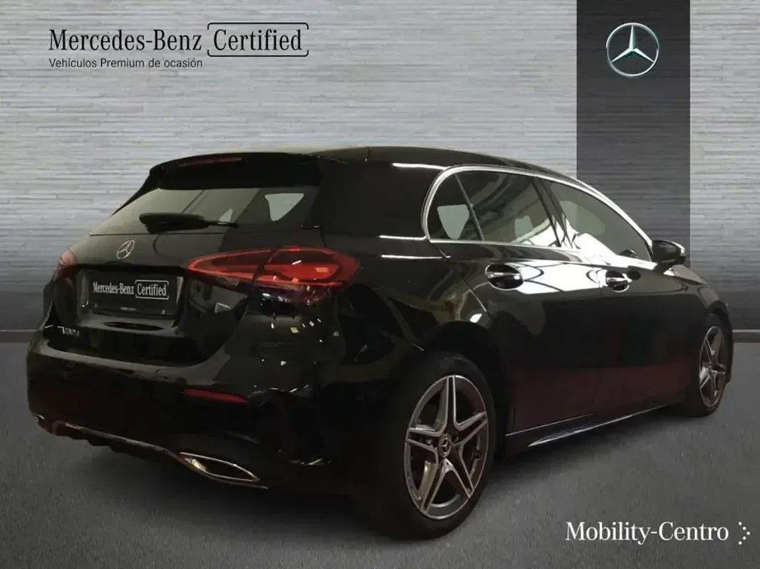 Usado Mercedes A180 116 CV (85 kW) 2024 Negro noche Berlina