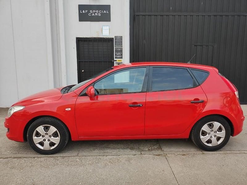 Usado Hyundai i30 Style 126 CV (92 kW) 2010 Rojo Berlina