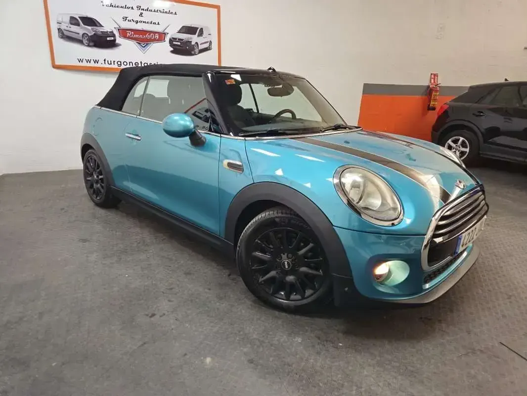 Usado Mini Cooper Cabriolet 136 CV (100 kW) 2019 Gris Descapotable
