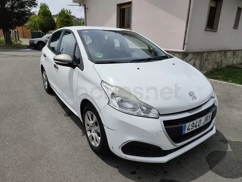 Usado Peugeot 208 Access 82 CV (60 kW) 2016 Blanco Utilitario