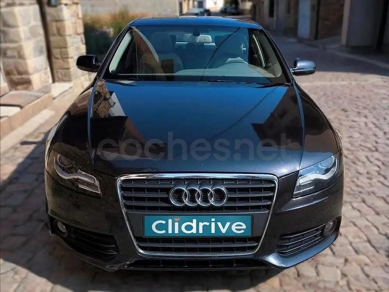 Usado Audi A4 Premium 143 CV (105 kW) 2012 Gris / plata Berlina