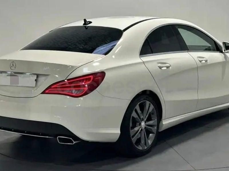 Usado Mercedes CLA200 Urban 136 CV (100 kW) 2015 Blanco Berlina