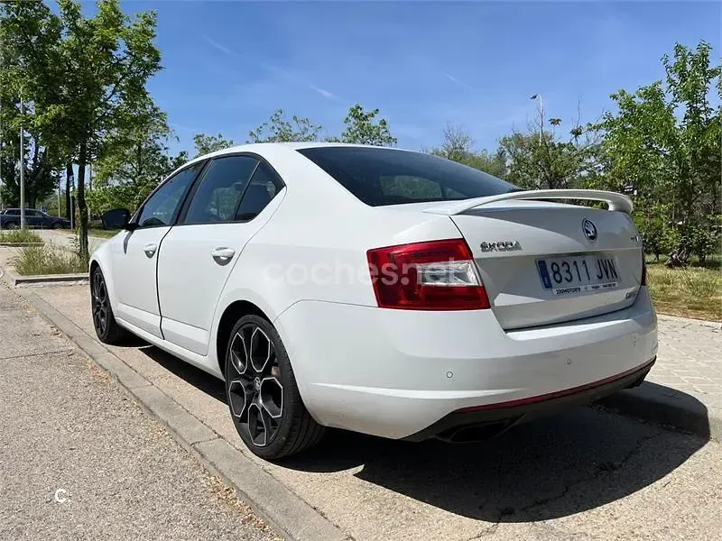 Usado Skoda Octavia RS 230 CV (169 kW) 2016 Blanco Familiar