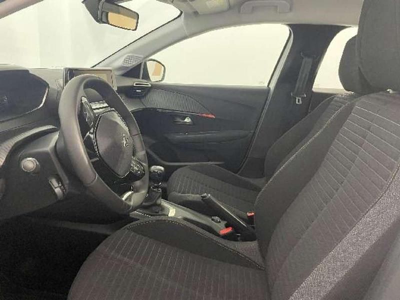 Usado Peugeot 208 Active 101 CV (74 kW) 2023 Blanco Utilitario