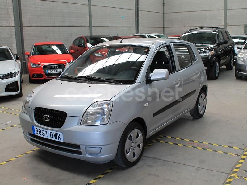 Usado Kia Picanto LX 65 CV (47 kW) 2006 Gris / plata Utilitario