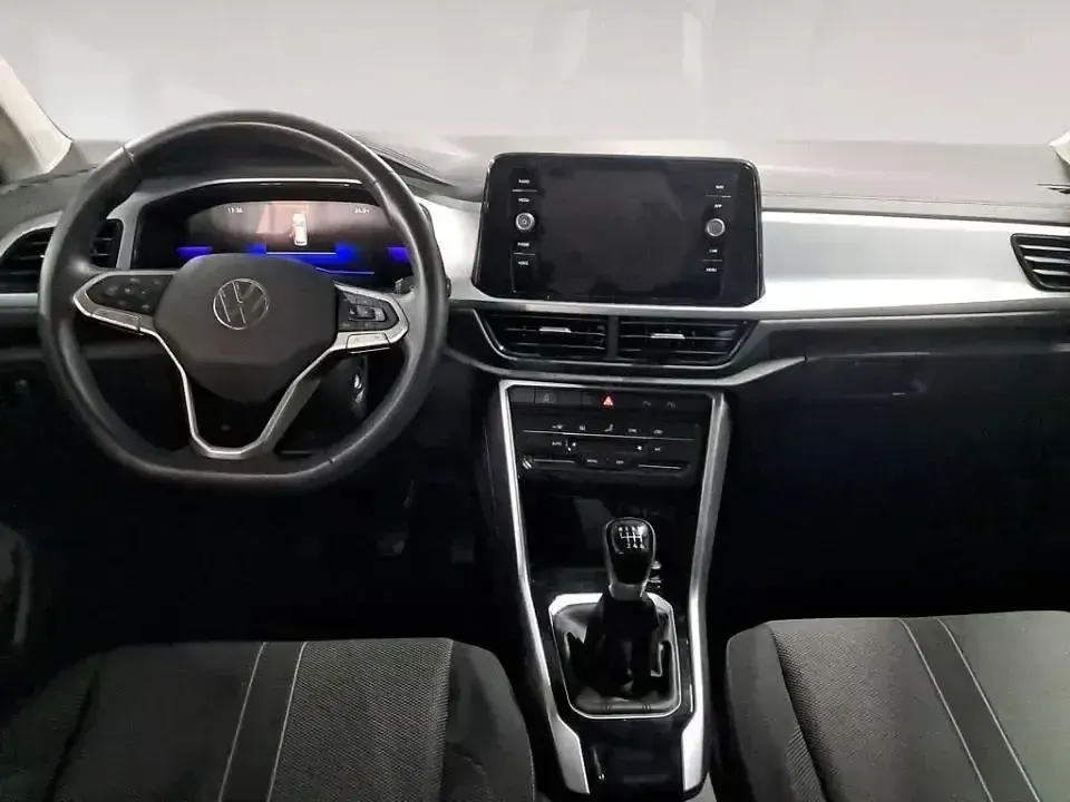 Usado VW T-Roc Life 110 CV (80 kW) 2024 Azul SUV