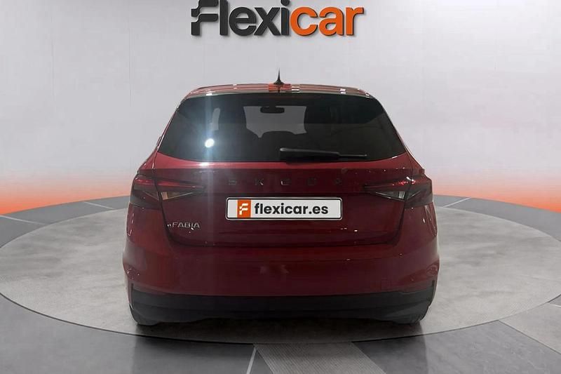 Usado Skoda Fabia Selection 95 CV (69 kW) 2024 Rojo Berlina