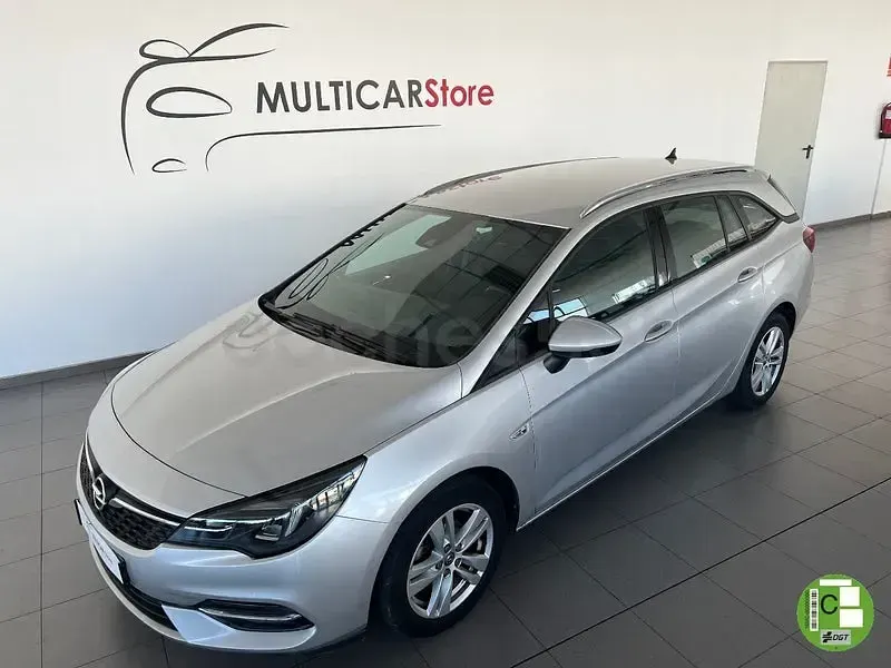 Usado Opel Astra GS Line 122 CV (89 kW) 2020 Gris / plata Familiar