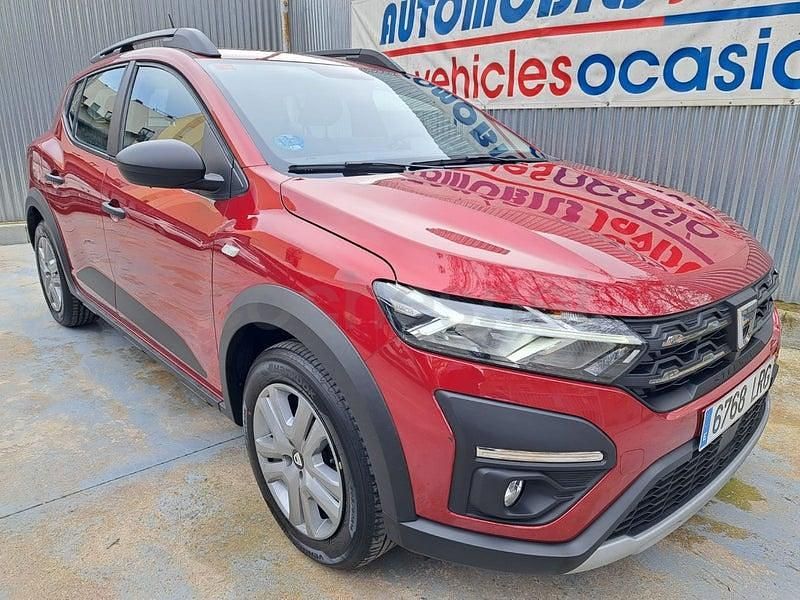 Usado Dacia Sandero Essentiel 91 CV (66 kW) 2021 Granate Berlina