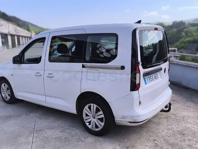 Usado VW Caddy 122 CV (89 kW) 2023 Blanco Monovolumen