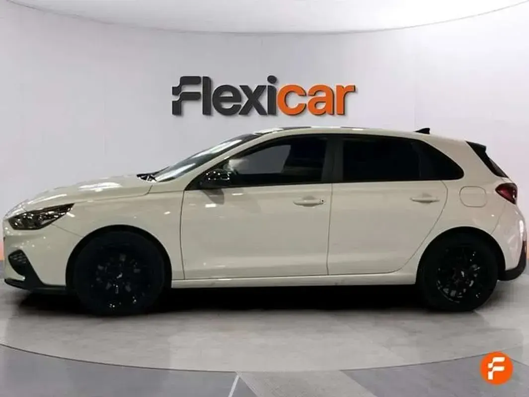 Usado Hyundai i30 N Line 120 CV (88 kW) 2024 Blanco Berlina