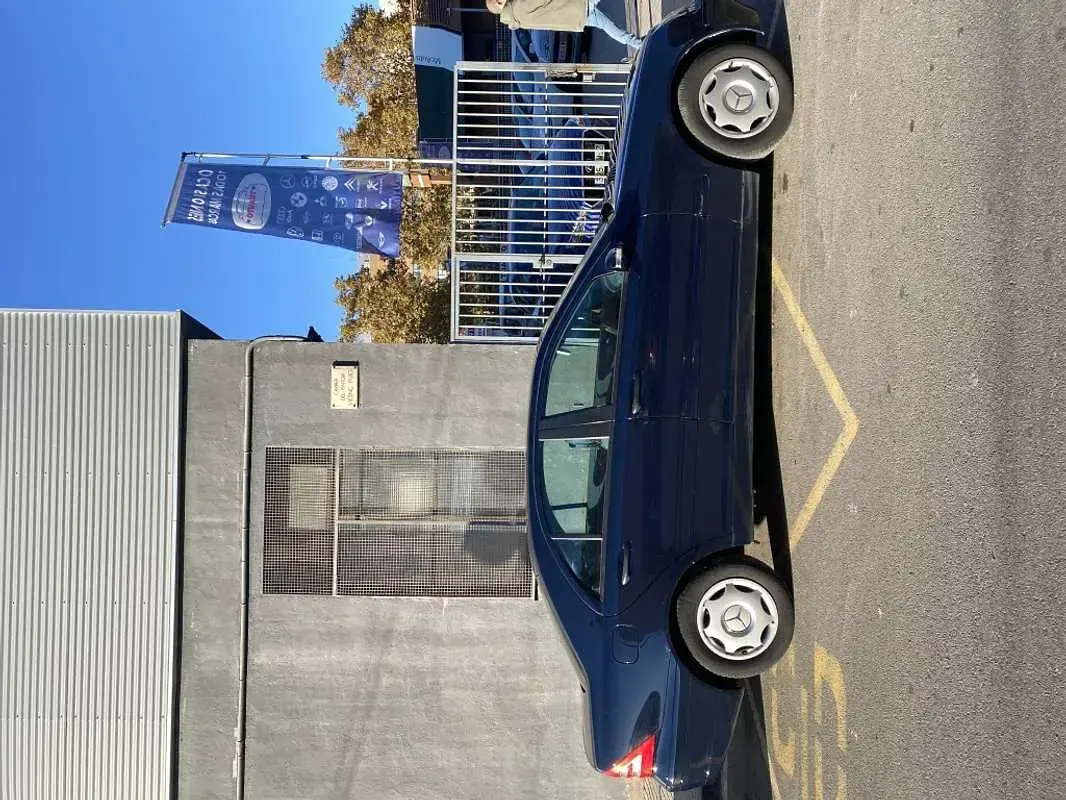 Usado Mercedes C180 Elegance 143 CV (105 kW) 2003 Azul Berlina