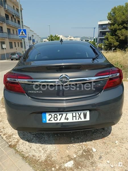 Usado Opel Insignia Excellence 140 CV (102 kW) 2014 Gris / plata Berlina