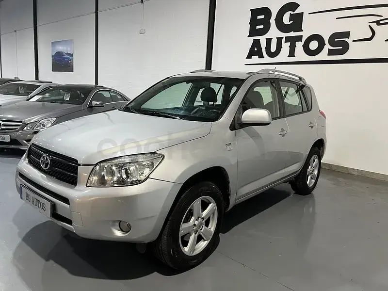 Usado Toyota RAV4 Luna 136 CV (100 kW) 2007 Gris / plata SUV