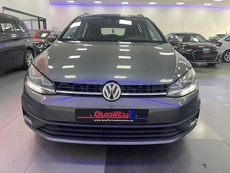 Usado VW Golf VII Business 115 CV (84 kW) 2018 Gris / plata Familiar