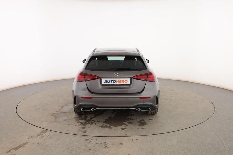 Usado Mercedes A180 AMG line 150 CV (110 kW) 2024 Gris Berlina
