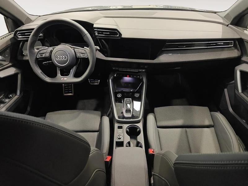 Usado Audi A3 S-Line 150 CV (110 kW) 2025 Gris/plata