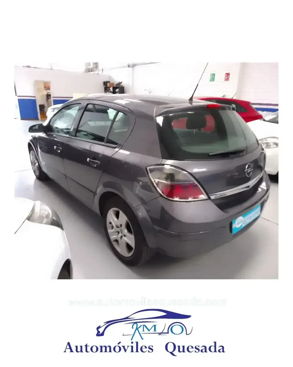 Usado Opel Astra Energy 90 CV (66 kW) 2009 Gris Utilitario