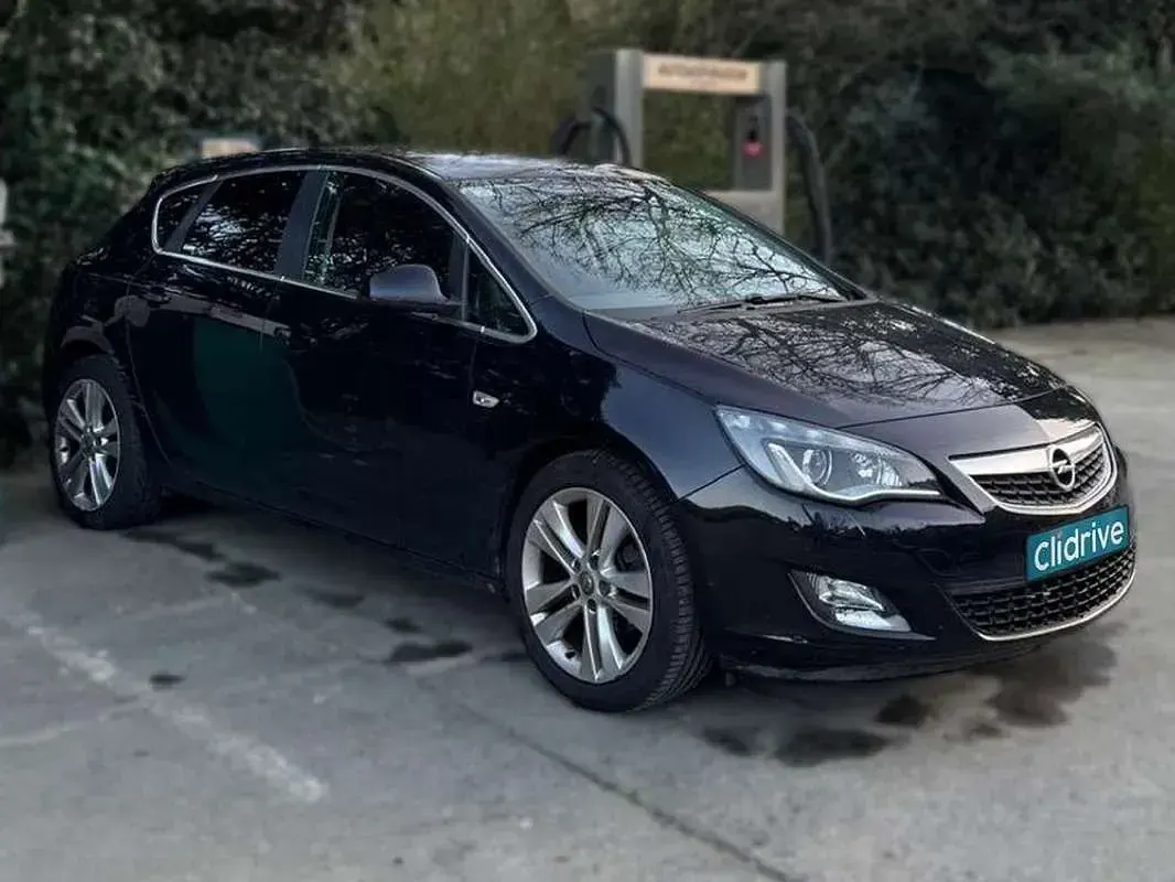 Usado Opel Astra Sport 125 CV (91 kW) 2010 Negro Utilitario