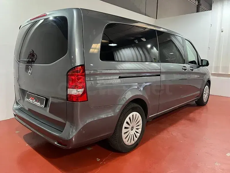 Usado Mercedes V250 190 CV (139 kW) 2023 Gris / plata Monovolumen