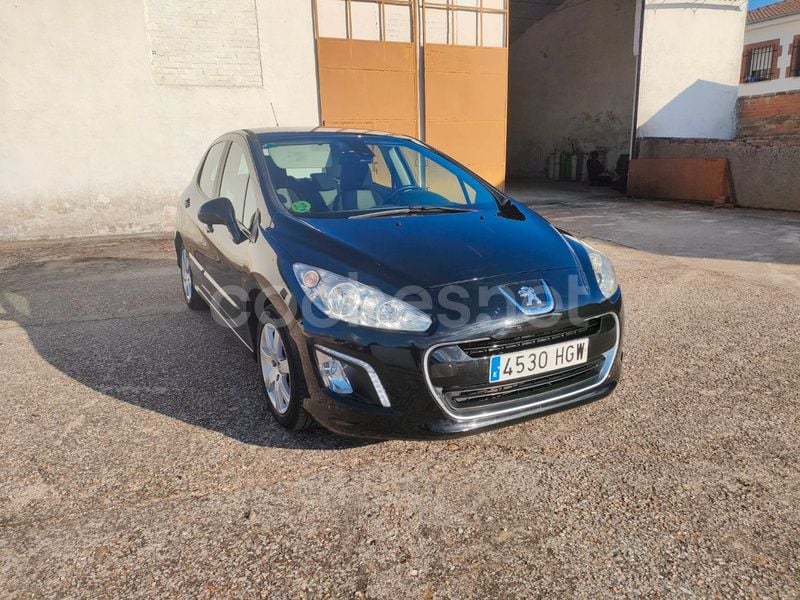 Negro Usado 2011 Peugeot 308 Active Berlina | 4799 € (Buen precio) - Imagen 1/4