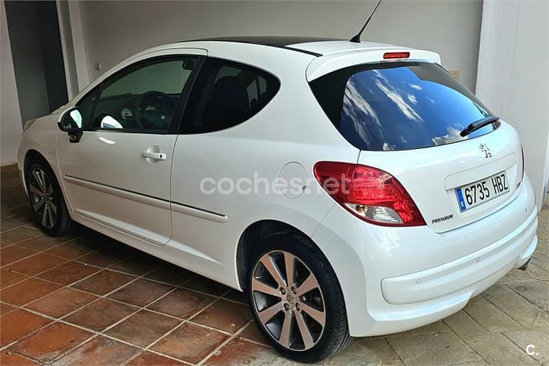 Usado Peugeot 207 GTi 112 CV (82 kW) 2011 Blanco Berlina