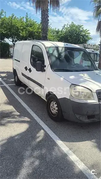 Usado Fiat Doblò 105 CV (77 kW) 2009 Blanco Monovolumen