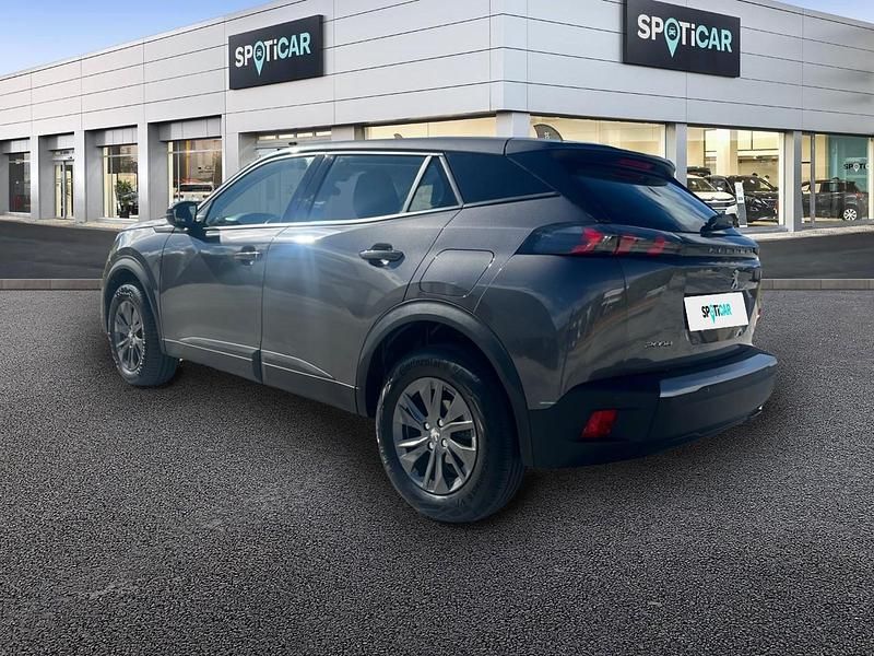 Usado Peugeot 2008 Active 110 CV (80 kW) 2021 Gris SUV