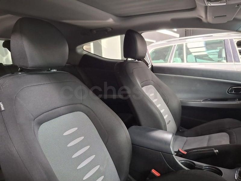 Usado Kia ProCeed 128 CV (94 kW) 2015 Granate Utilitario