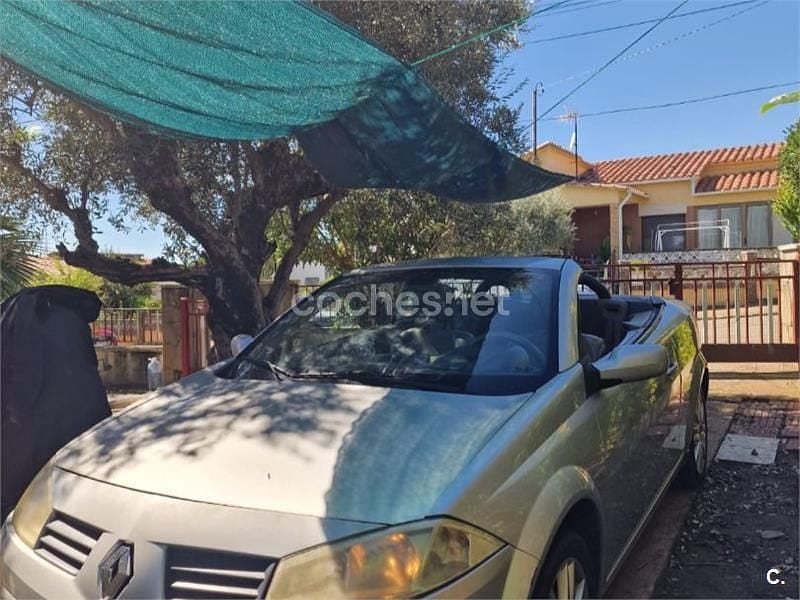 Gris / plata Usado 2006 Renault Mégane Cabriolet Dynamique Descapotable | 2800 € (Precio justo) - Imagen 1/4