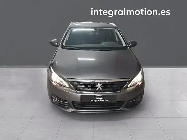 Usado Peugeot 308 SW Style 110 CV (80 kW) 2018 Gris Familiar