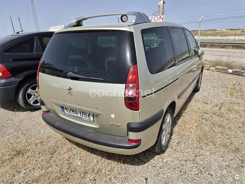 Usado Peugeot 807 130 CV (95 kW) 2005 Blanco Monovolumen