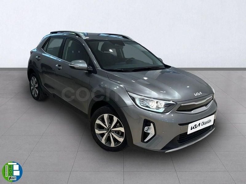 Usado Kia Stonic 79 CV (58 kW) 2024 Gris / plata SUV