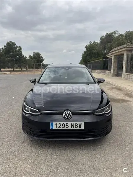 Usado VW Golf VIII Life 115 CV (84 kW) 2020 Negro Berlina