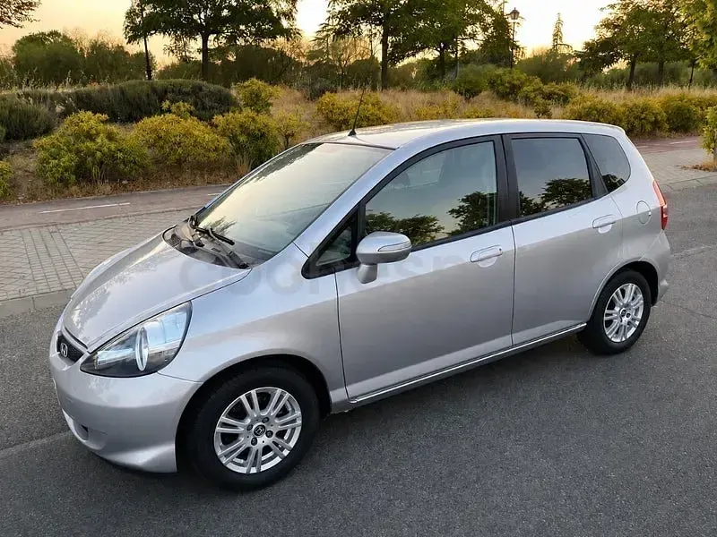 Usado Honda Jazz 83 CV (61 kW) 2007 Gris / plata Utilitario