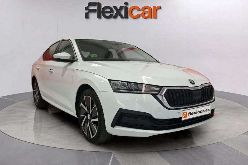 Blanco Usado 2022 Skoda Octavia Ambition Berlina | 17.990 € (Buen precio) - Imagen 1/4